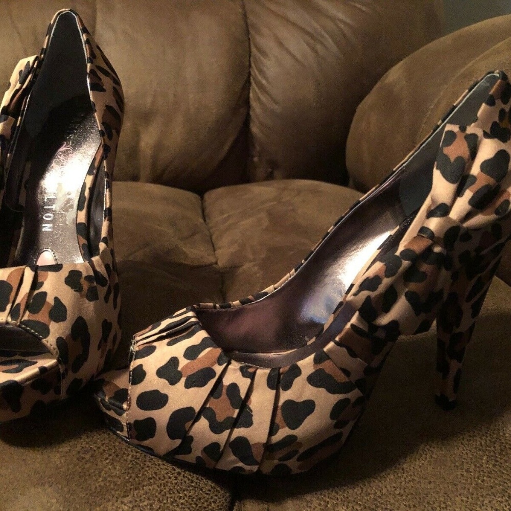 Pre-Owned Paris Hilton Leopard High Heel Shoes 7M